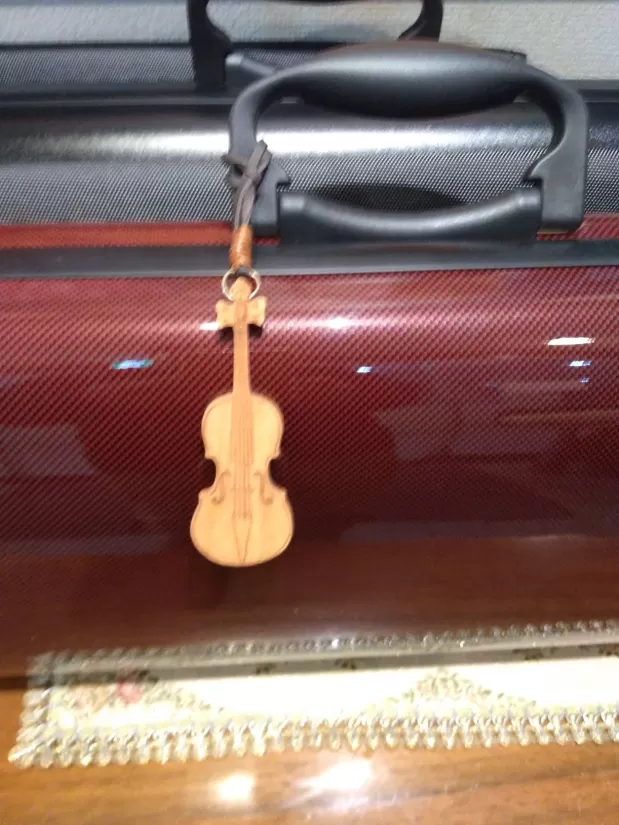 バイオリン型のストラップ